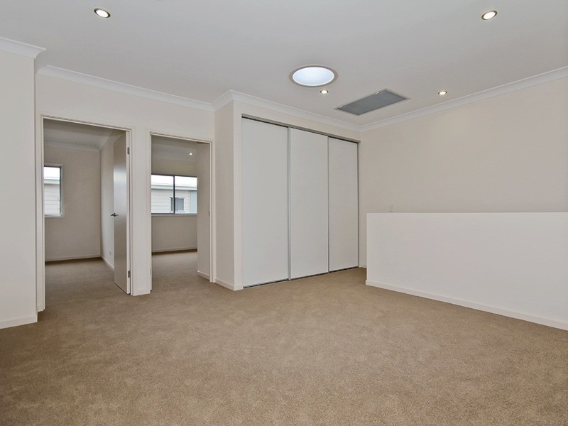 10 Jurien Crescent, Varsity Lakes QLD 4227