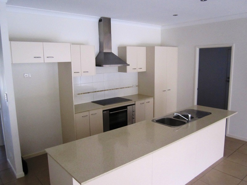 13 Laura  Place, Varsity Lakes QLD 4227