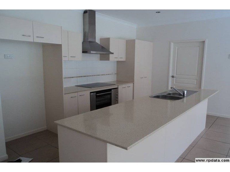 13 Laura  Place, Varsity Lakes QLD 4227