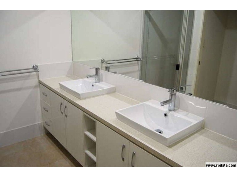 1/32 Marks Drive, Varsity Lakes QLD 4227