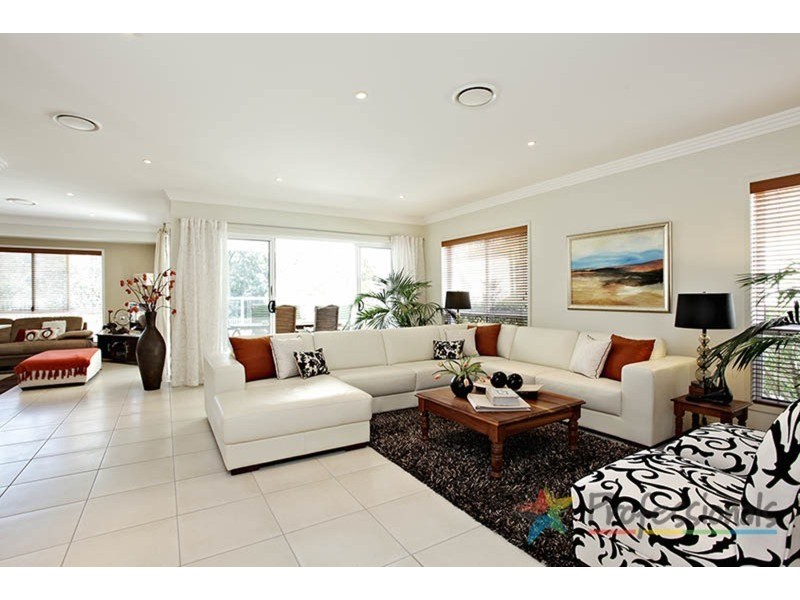 5 Royal Links Drive, Robina QLD 4226