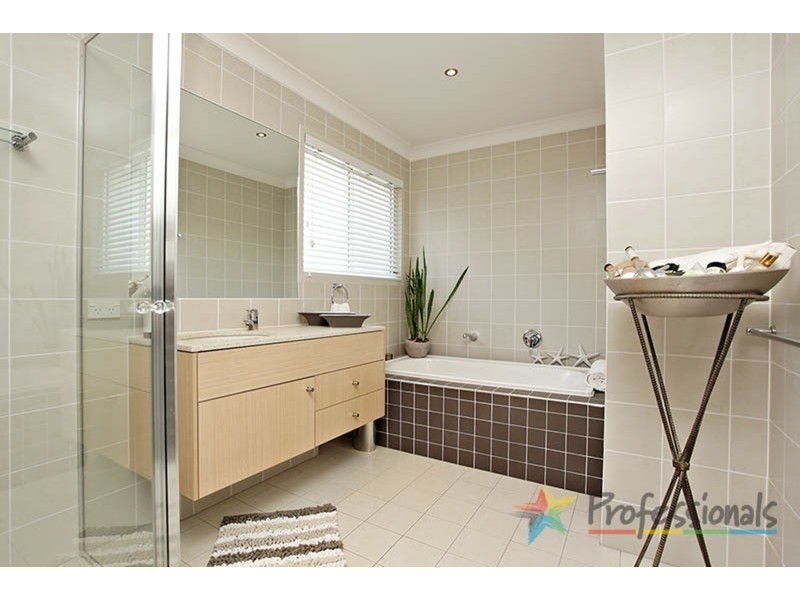 5 Royal Links Drive, Robina QLD 4226