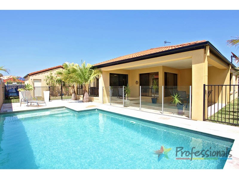 42 Shoalwater Court, Burleigh Waters QLD 4220