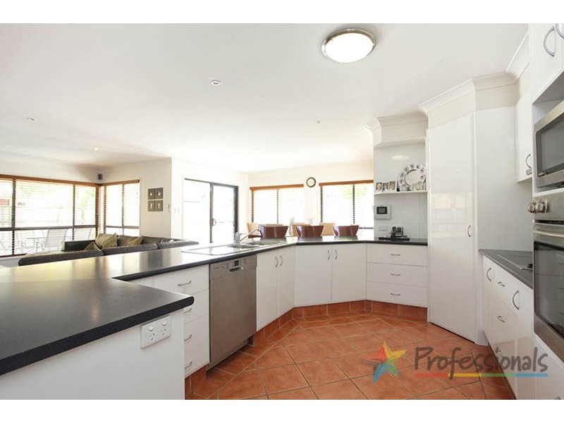 42 Shoalwater Court, Burleigh Waters QLD 4220