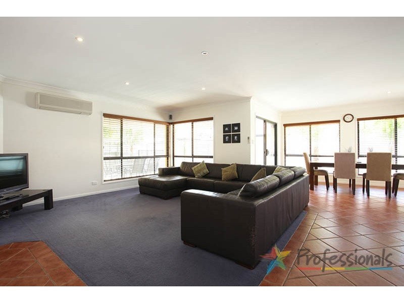 42 Shoalwater Court, Burleigh Waters QLD 4220