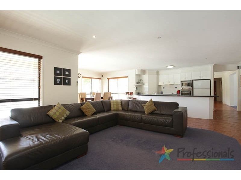 42 Shoalwater Court, Burleigh Waters QLD 4220