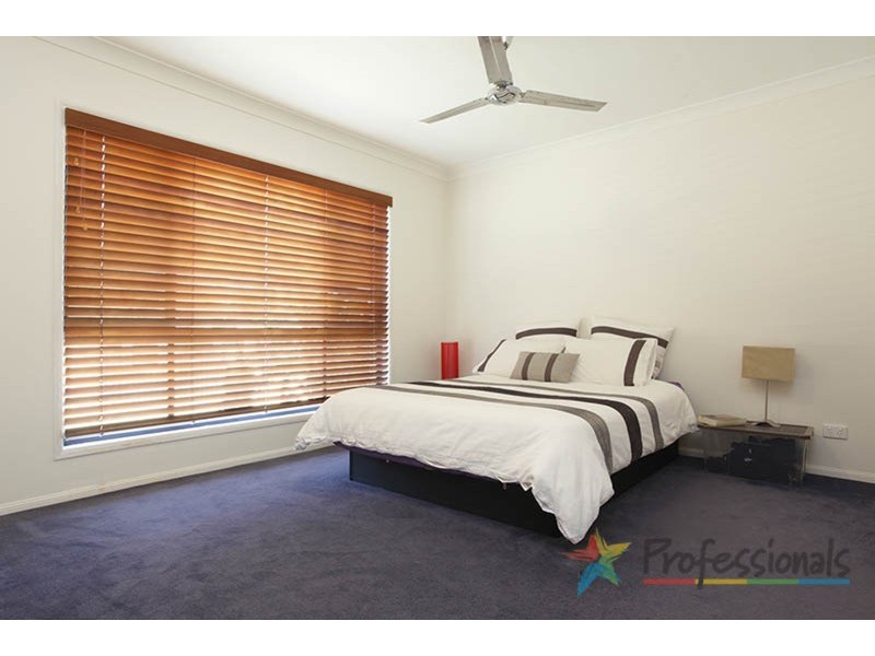 42 Shoalwater Court, Burleigh Waters QLD 4220