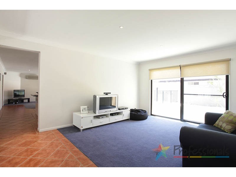 42 Shoalwater Court, Burleigh Waters QLD 4220