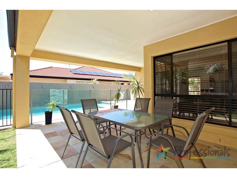 42 Shoalwater Court, Burleigh Waters QLD 4220