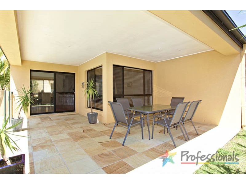 42 Shoalwater Court, Burleigh Waters QLD 4220