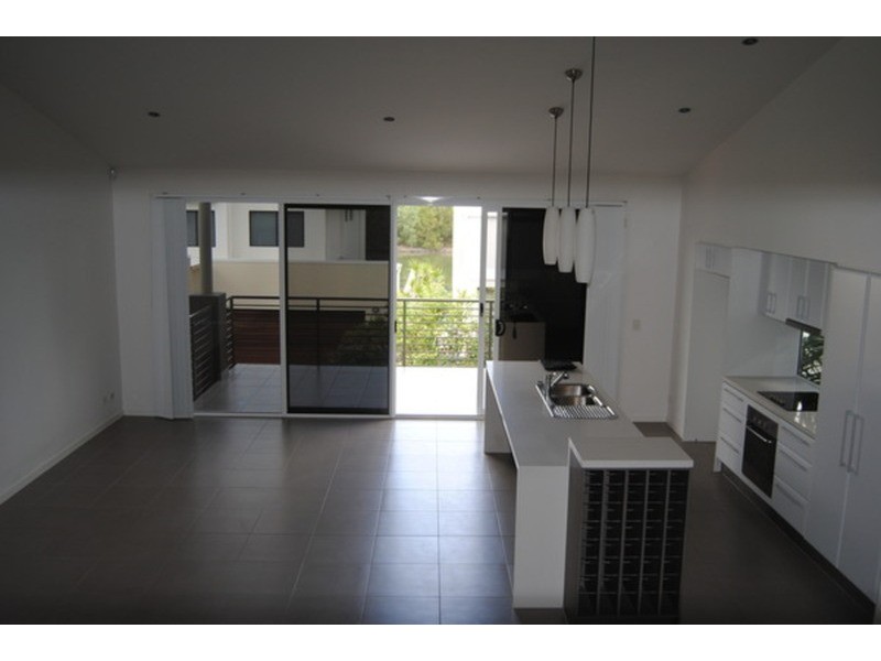 2/1 Cape Martin Lane, Varsity Lakes QLD 4227