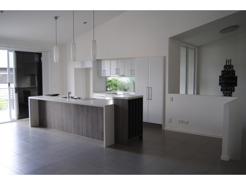 2/1 Cape Martin Lane, Varsity Lakes QLD 4227