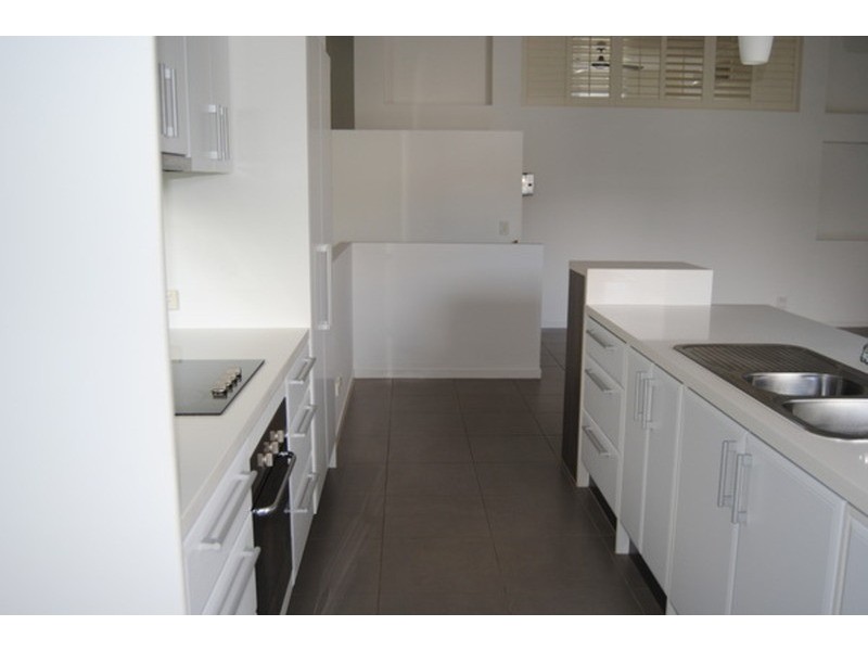 2/1 Cape Martin Lane, Varsity Lakes QLD 4227