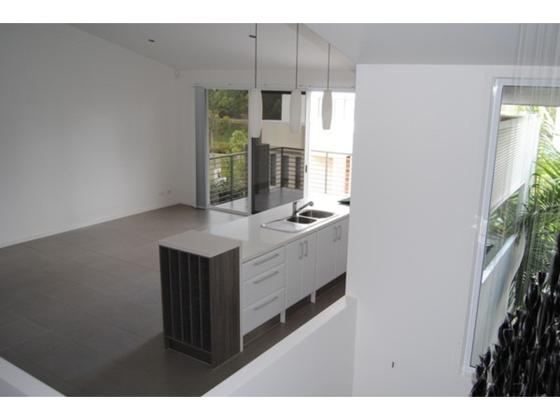 2/1 Cape Martin Lane, Varsity Lakes QLD 4227