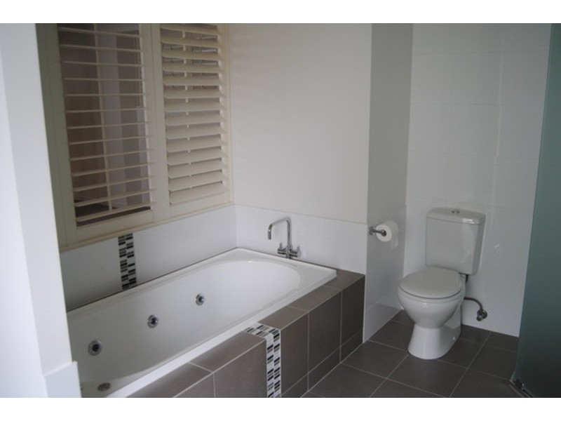 2/1 Cape Martin Lane, Varsity Lakes QLD 4227