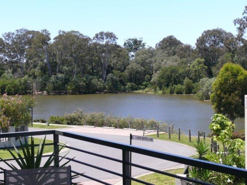 2/1 Cape Martin Lane, Varsity Lakes QLD 4227