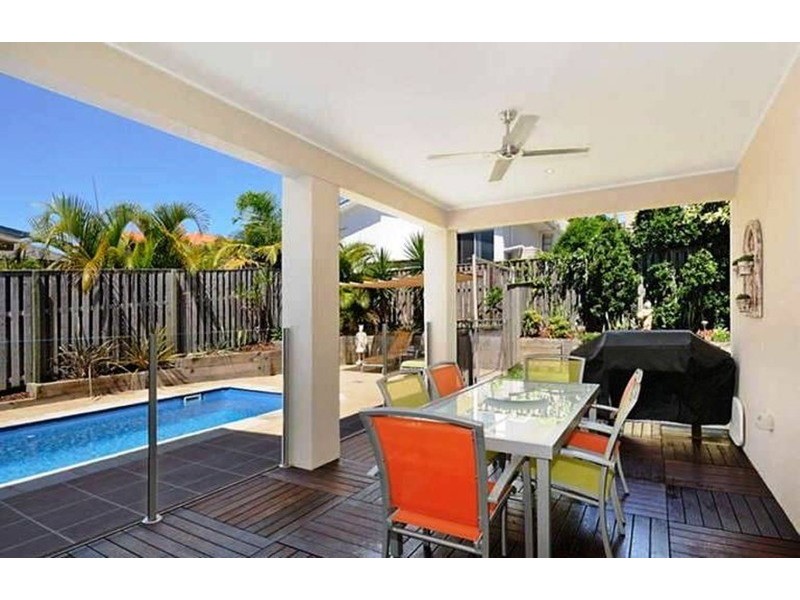 17 Port Peyra Crescent, Varsity Lakes QLD 4227