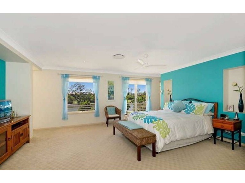 17 Port Peyra Crescent, Varsity Lakes QLD 4227