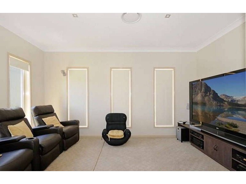 17 Port Peyra Crescent, Varsity Lakes QLD 4227