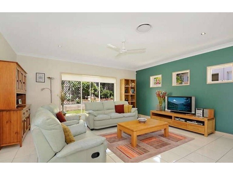 17 Port Peyra Crescent, Varsity Lakes QLD 4227