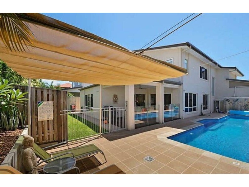 17 Port Peyra Crescent, Varsity Lakes QLD 4227