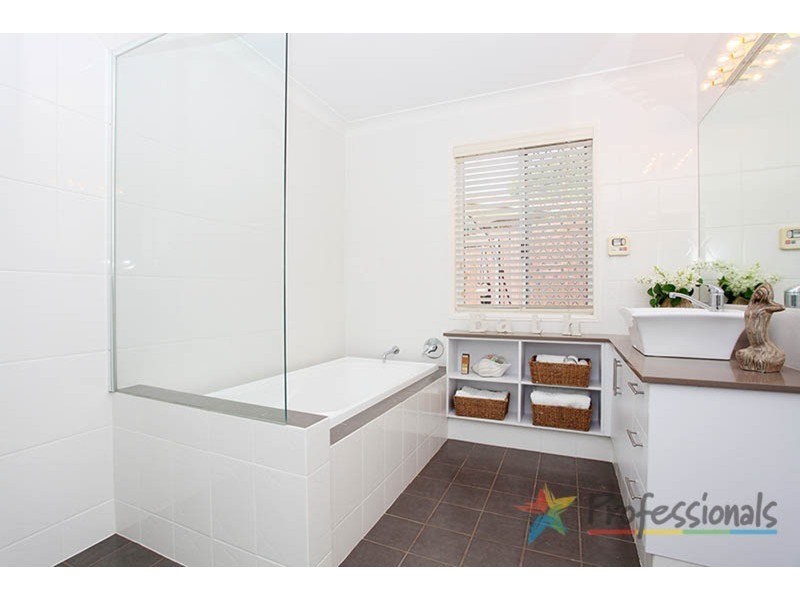 14 Firestone Court, Robina QLD 4226