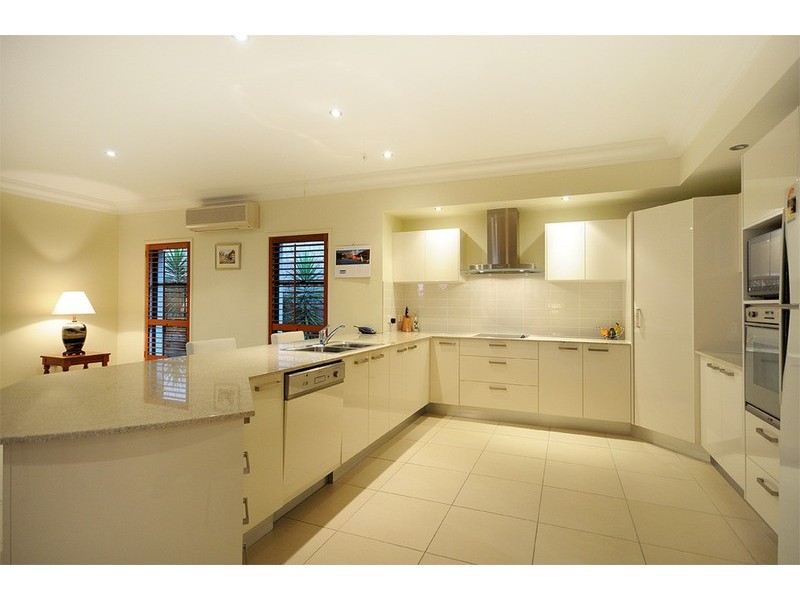 12 Magenta Drive, Varsity Lakes QLD 4227