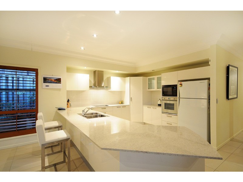 12 Magenta Drive, Varsity Lakes QLD 4227