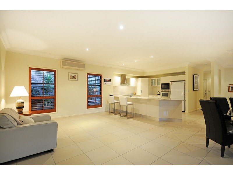 12 Magenta Drive, Varsity Lakes QLD 4227