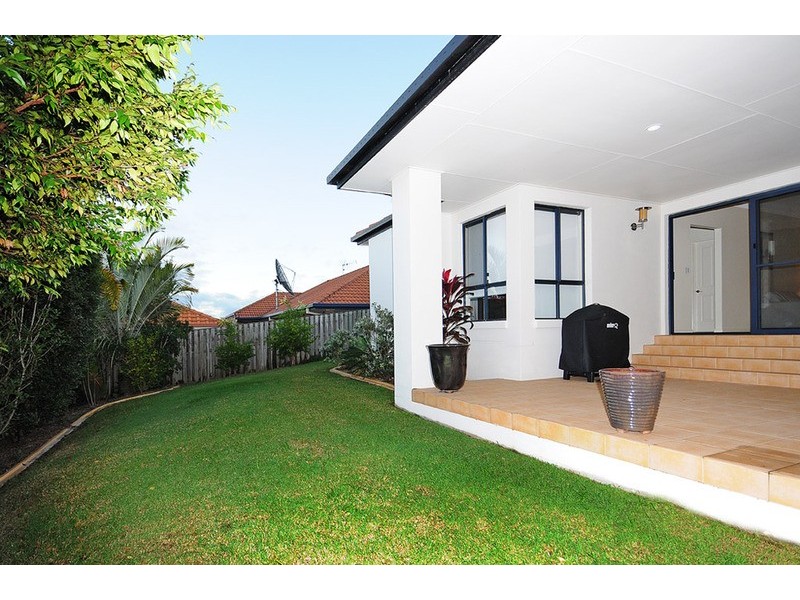 12 Magenta Drive, Varsity Lakes QLD 4227