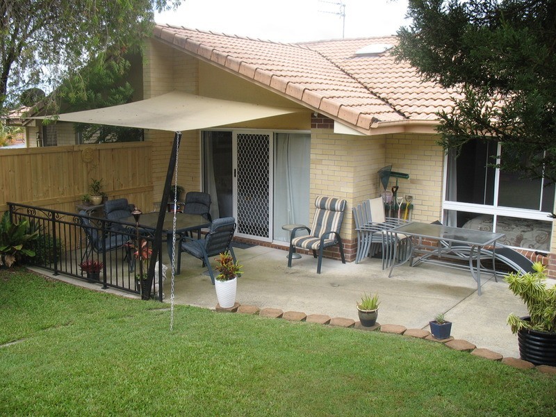 1/5 Greenlands Drive, Varsity Lakes QLD 4227