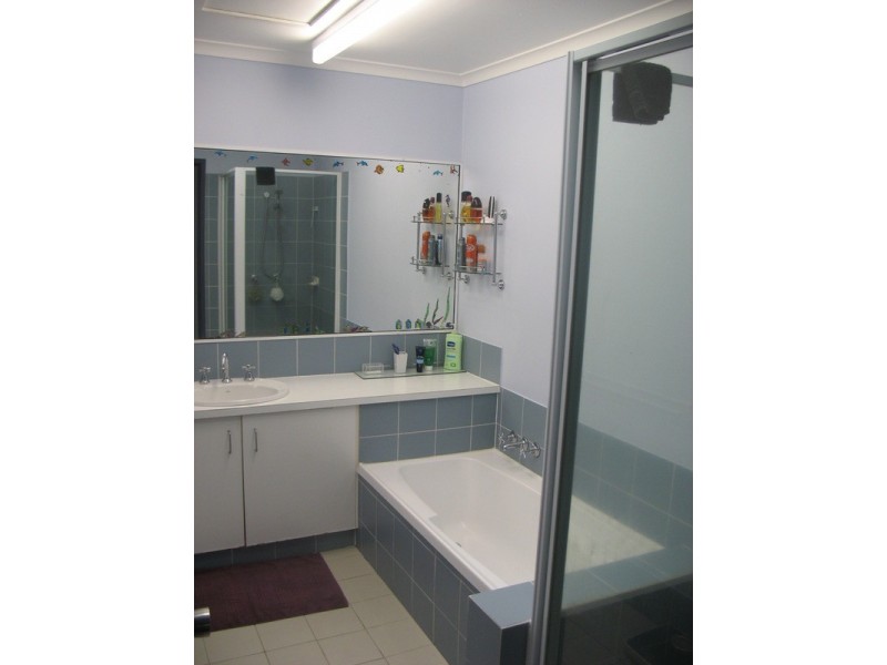 1/5 Greenlands Drive, Varsity Lakes QLD 4227