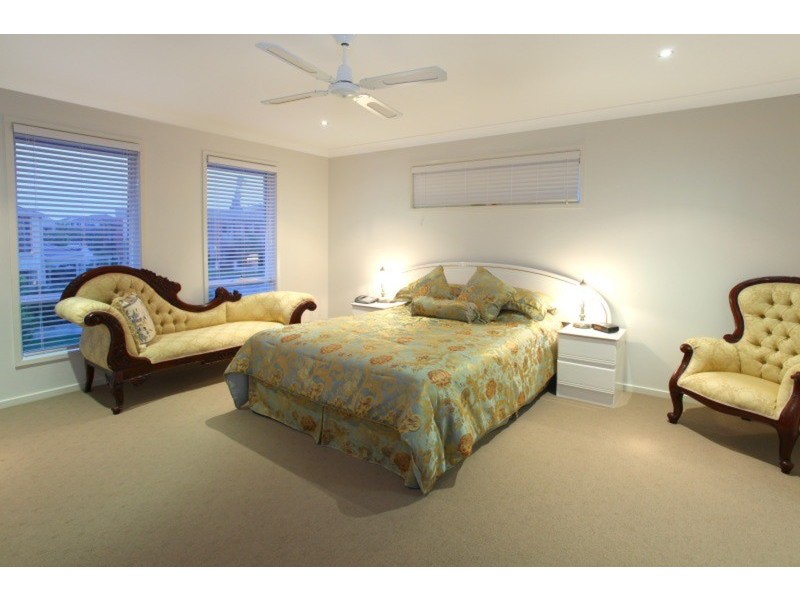 17 Valetta Crescent, Varsity Lakes QLD 4227