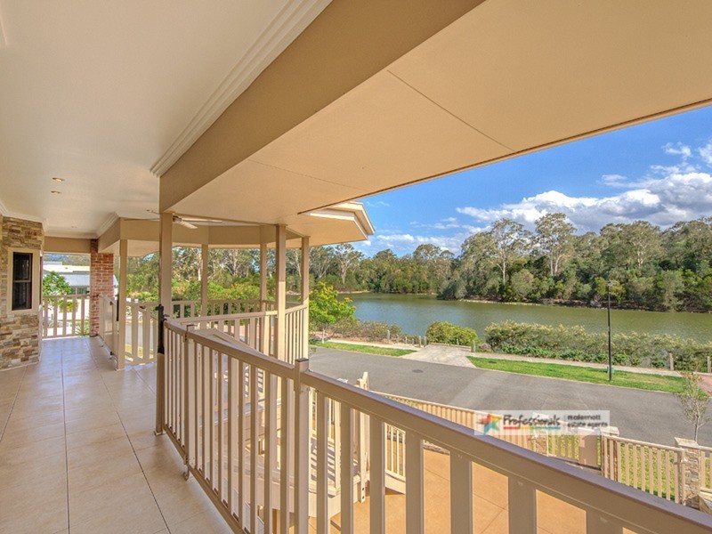 33 Meridien Avenue, Varsity Lakes QLD 4227