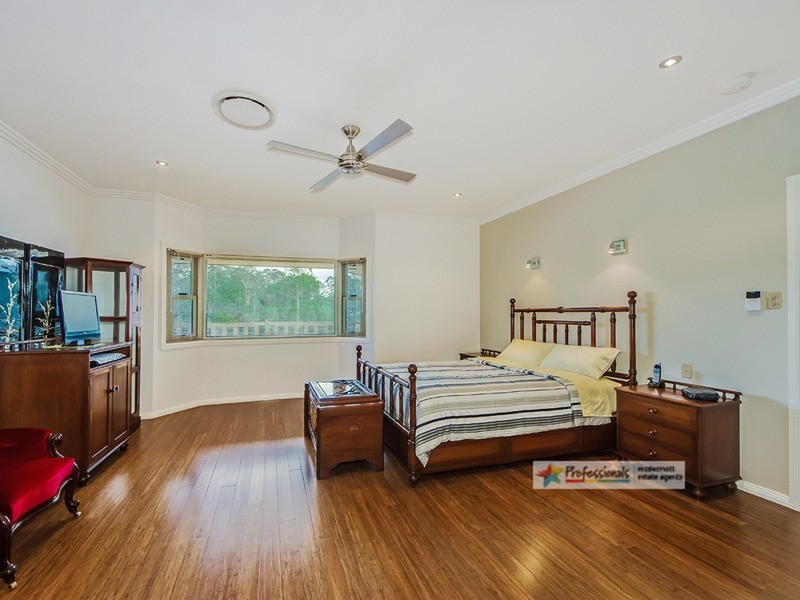 33 Meridien Avenue, Varsity Lakes QLD 4227