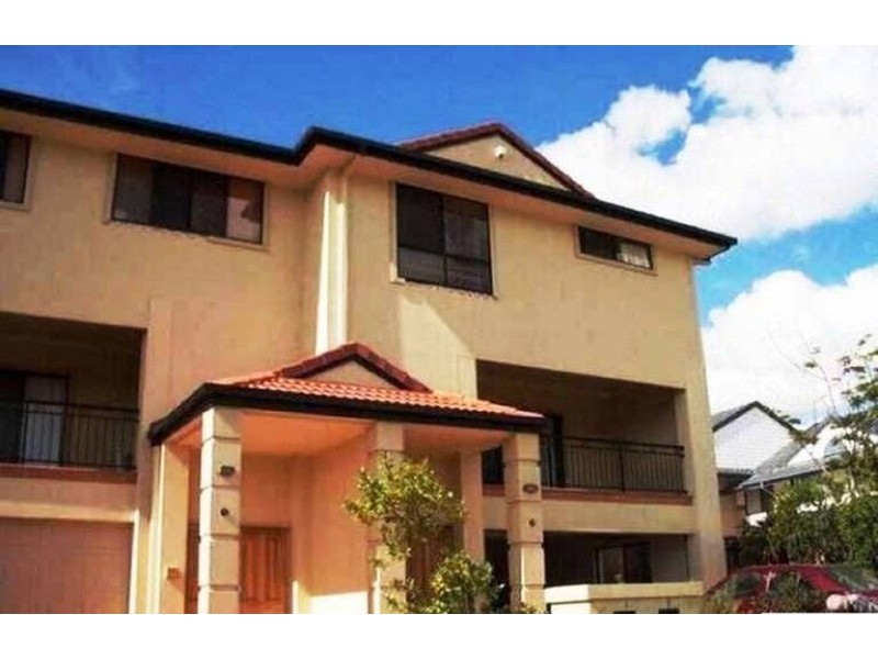 2/18 Mulgrave Crescent, Varsity Lakes QLD 4227