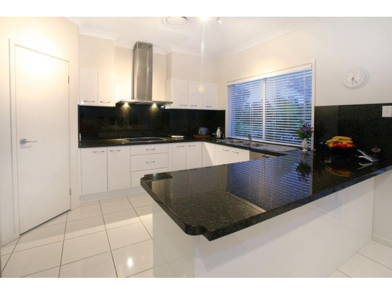 17 Valetta  Crescent, Varsity Lakes QLD 4227