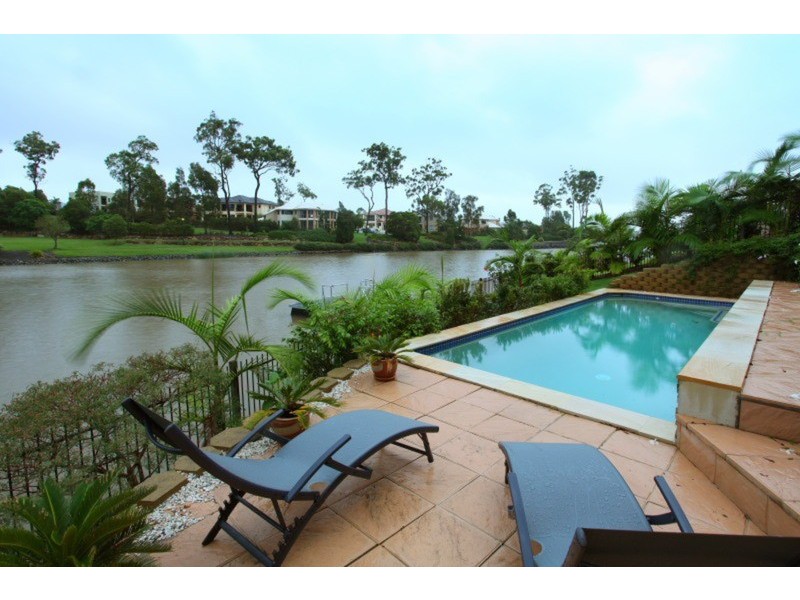 17 Valetta  Crescent, Varsity Lakes QLD 4227