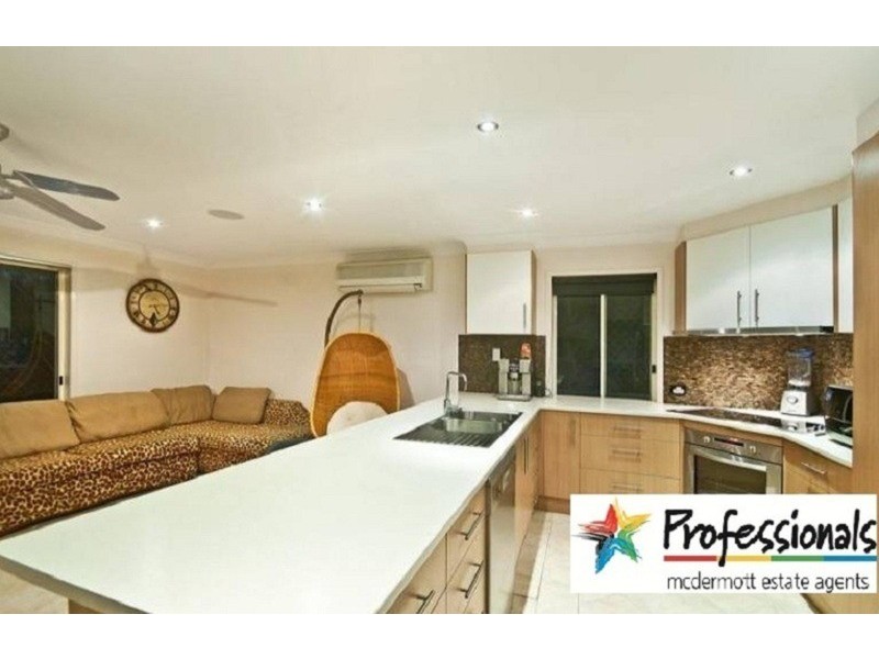 4 Retreat Place, Robina QLD 4226