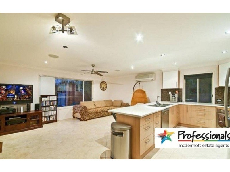 4 Retreat Place, Robina QLD 4226
