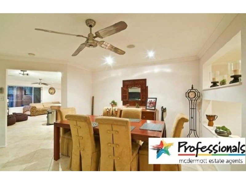 4 Retreat Place, Robina QLD 4226