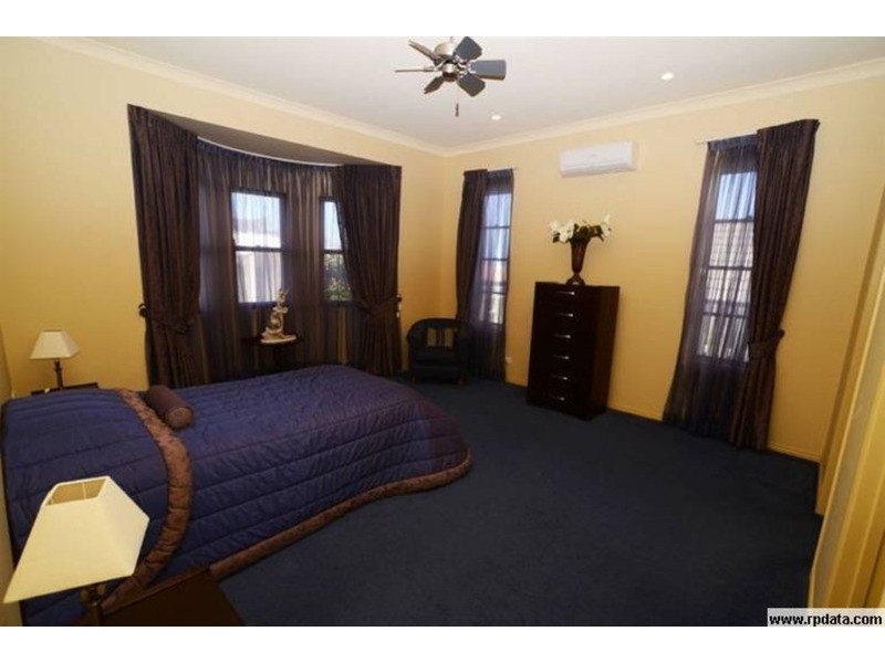 12 DUXTON Drive, Varsity Lakes QLD 4227