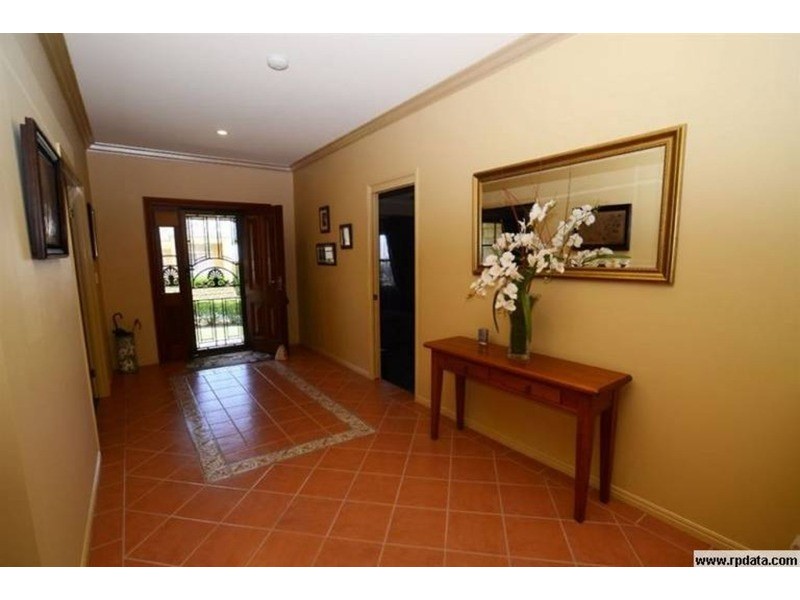 12 DUXTON Drive, Varsity Lakes QLD 4227
