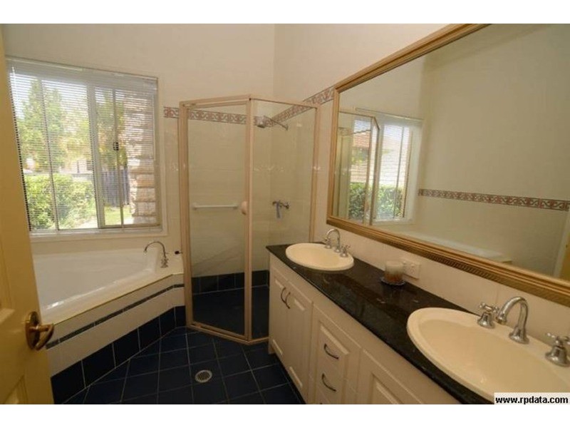 12 DUXTON Drive, Varsity Lakes QLD 4227
