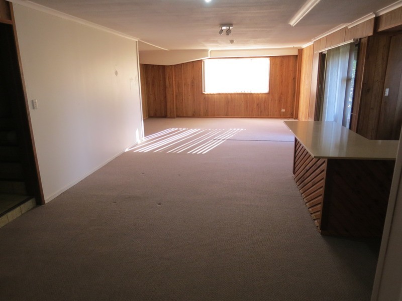 6B Eucalyptus Avenue, Varsity Lakes QLD 4227