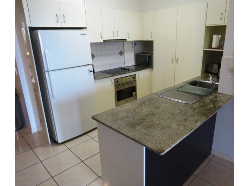 2/3 North Shore Avenue, Varsity Lakes QLD 4227