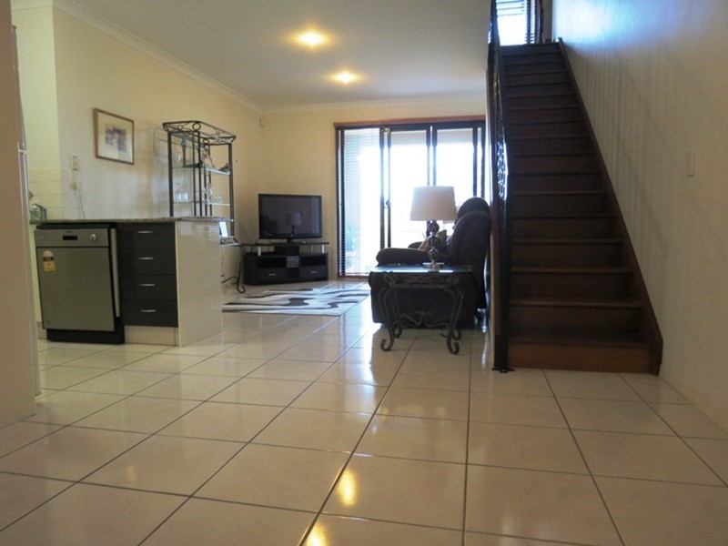 2/3 North Shore Avenue, Varsity Lakes QLD 4227