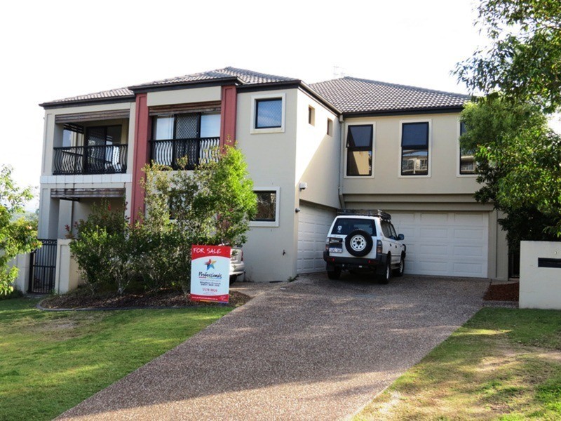 2/3 North Shore Avenue, Varsity Lakes QLD 4227