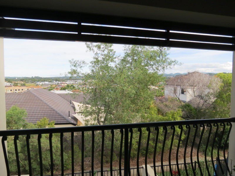 2/3 North Shore Avenue, Varsity Lakes QLD 4227