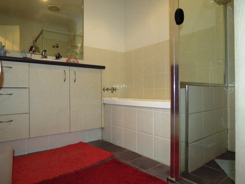 2/3 North Shore Avenue, Varsity Lakes QLD 4227